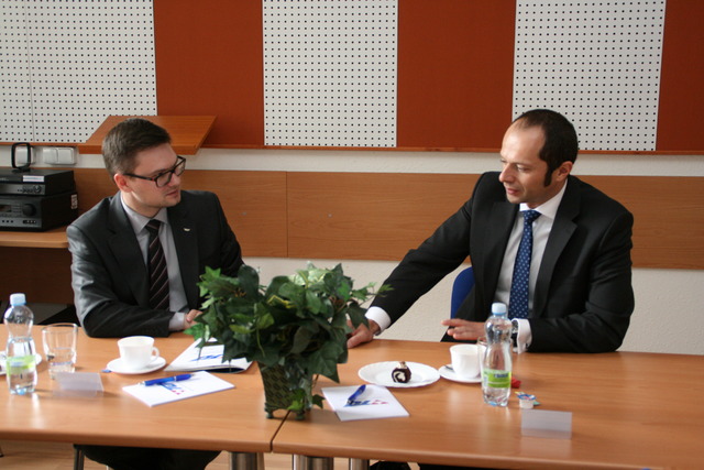 Náměstek MO P. Beran jedná s ředitelem VTÚ, s.p. J. Protivou