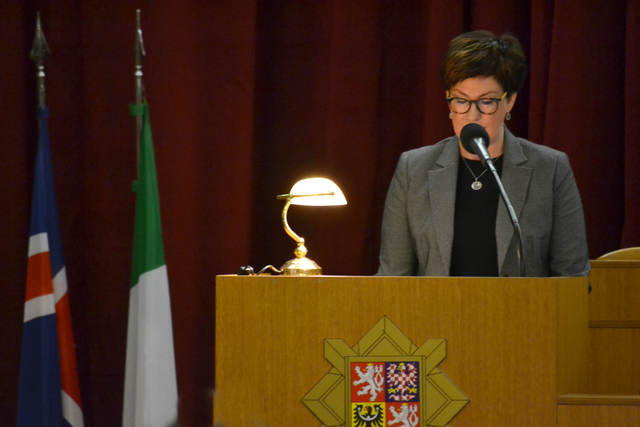 Náměstkyně ministra obrany Alena Netolická v projevu hovoří o podpoře válečných veteránů