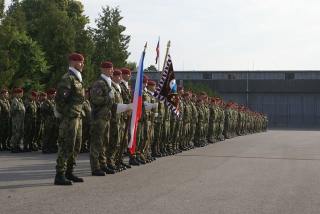 Nástup k 21. výročí založení 4. brigády rychlého nasazení