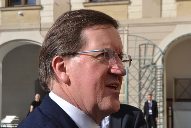 Na Pražský hrad dorazil i bývalý generální tajemník NATO George Robertson