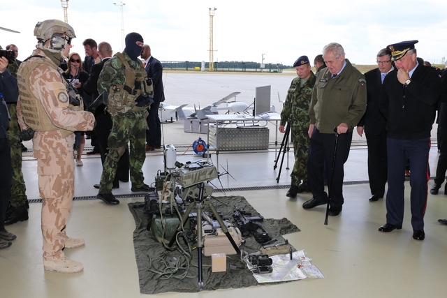 Nechyběla ukázka výzbroje a výstroje předsunutých leteckých návodčí