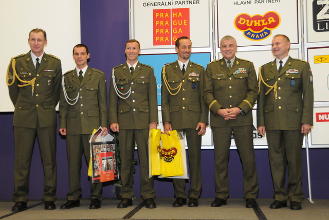 Nejlepší tři sportovci Armády ČR a gratulanti