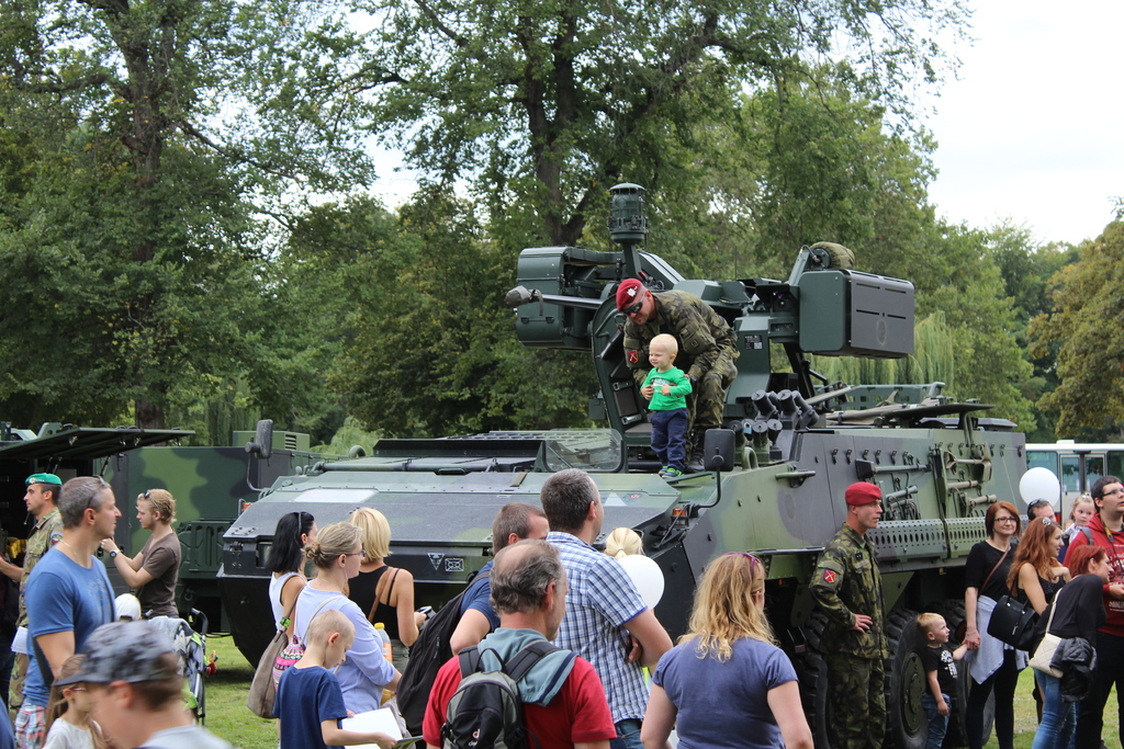 Největší kus techniky kolový obrněný transportér Pandur lákal i toho nejmenšího návštěníka
