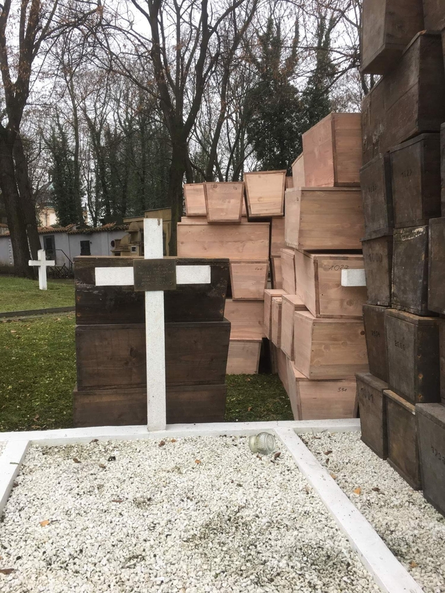 Některé původní dřevěné schránky bylo možno zrestaurovat.