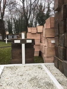 Některé původní dřevěné schránky bylo možno zrestaurovat.