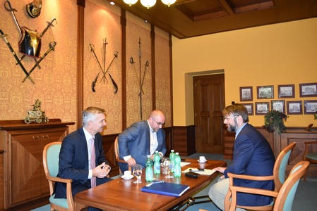 Ústřední školní inspektor Tomáš Zatloukal uvítal, že se téma obrany státu na školách vyučuje