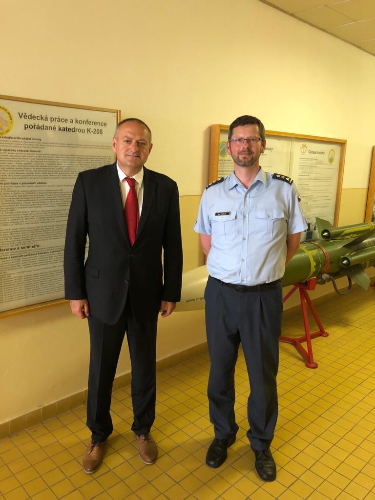 Náměstek Vladimír Müller s plukovníkem Farlíkem