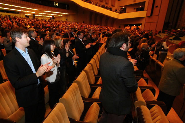 Hosté na slavnostní premiéře filmu Nickyho rodina