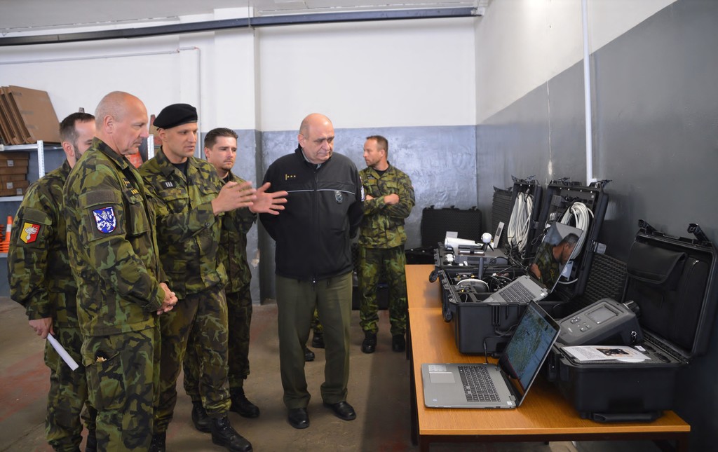 Náčelník vojenské policie se seznámil se speciální technikou a vybavením 