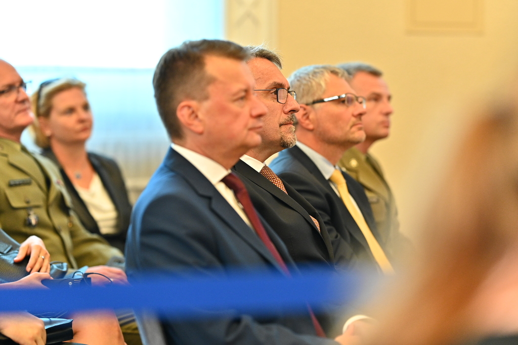 V popředí ministři obrany Polska a ČR Mariusz Blaszczak a Lubomír Metnar 