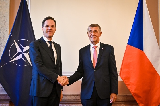 Premiér Andrej Babiš jednal s generálním tajemníkem NATO Markem Ruttem