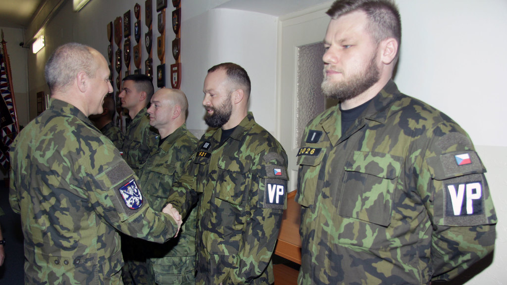 Vojenští policisté zasáhli a zachránili životy. Dnes byli oceněni