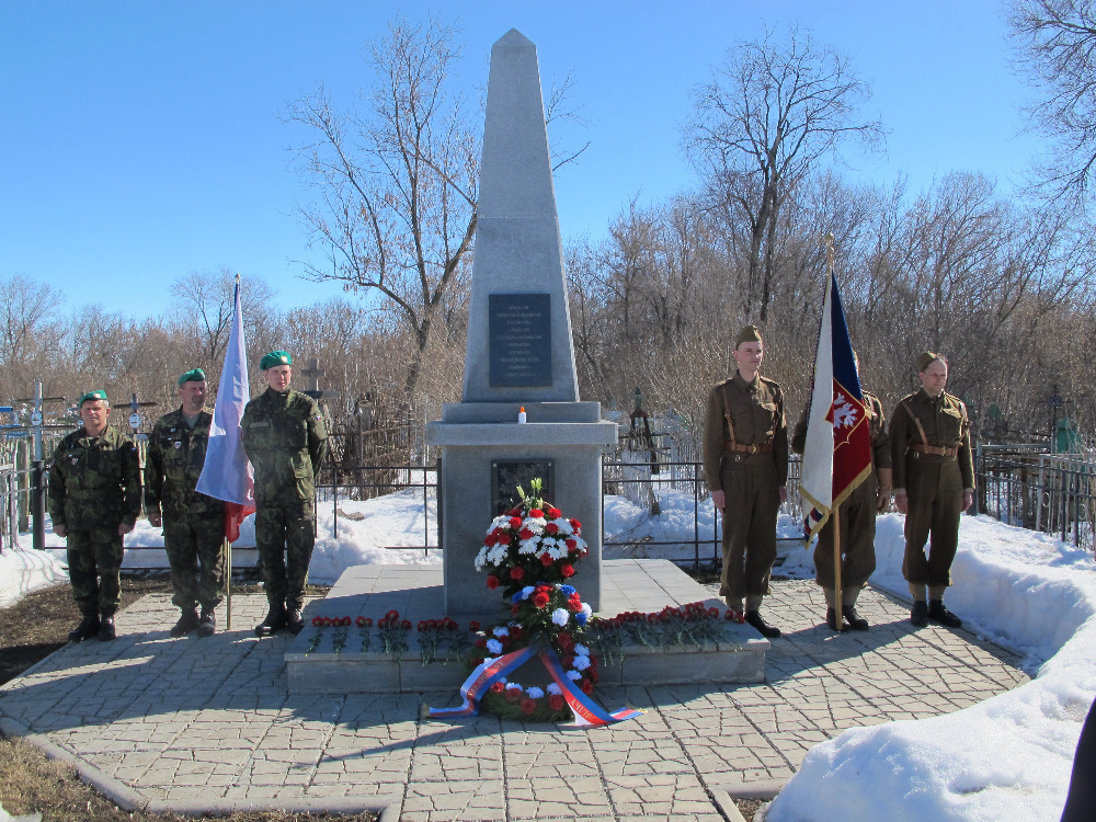 Pietní akt v Buzuluku u pomníku věnovaného obětem Gulagů