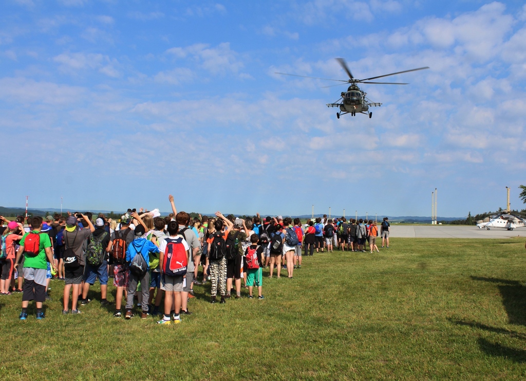 Průlet vrtulníku Mi-171 Š