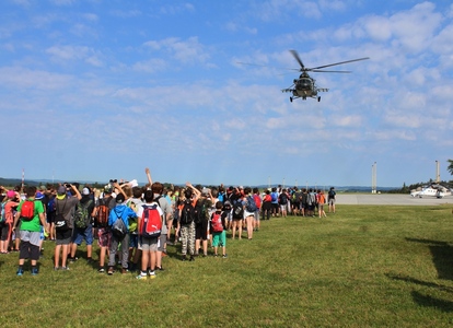 Průlet vrtulníku Mi-171 Š