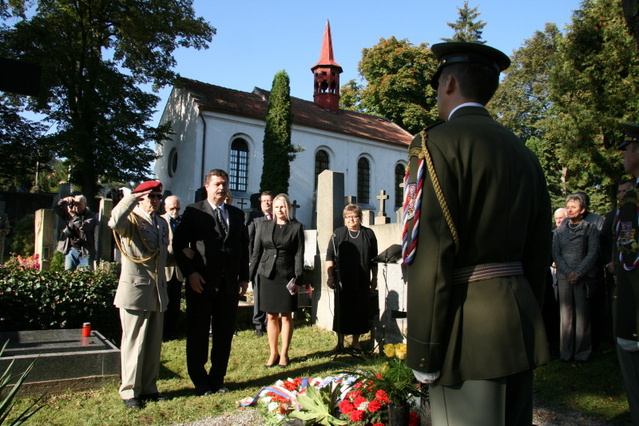 Za Československou obec legionářskou se pietního vzpomínkového aktu zúčastnili armádní generál Tomáš Sedláček a předseda ČsOL Pavel Budínský