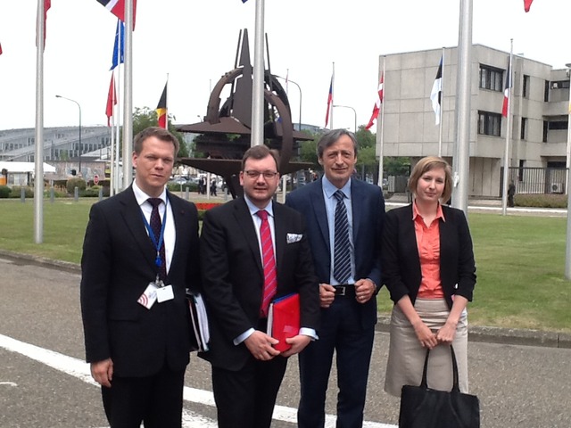 Česká delegace před jednáním (zleva Jan Havránek, Jan Jireš, Martin Stropnický a Barbora Margoldová)