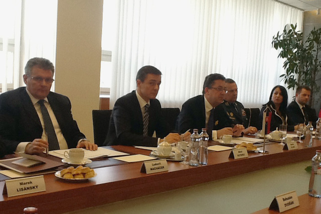 Slovenská delegace při jednání 