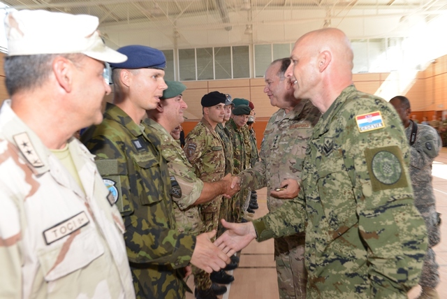 Ocenění příslušníci KFOR včetně prap. Katerince