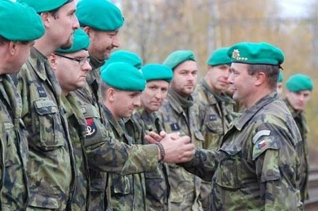 Další armádní zdravotníci odjeli do Slovinska pomoct s migrací