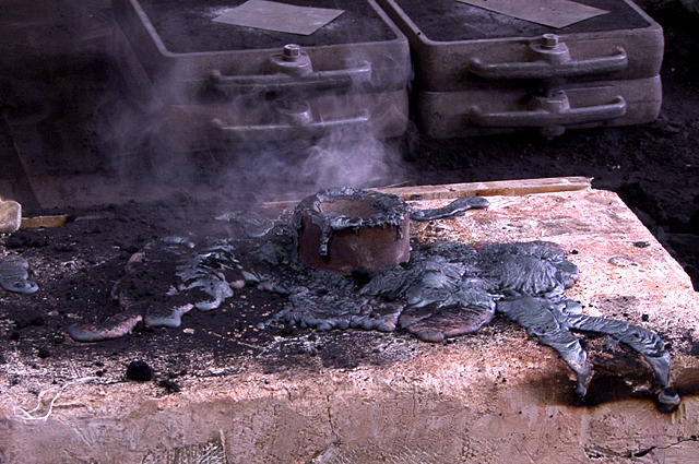 Odlitek musí napřed vychladnout než je možné formu rozbít