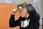 Oholenou hlavu bude teď zdobit polní čepice