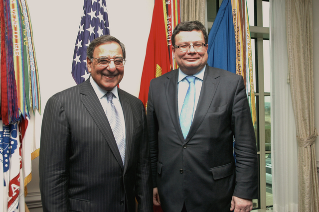 Alexandr Vondra a Leon Panetta při jednání v USA (6) 