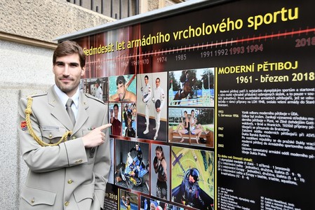 Olympijský vítěz David Svoboda u panelu o historii moderního pětiboje