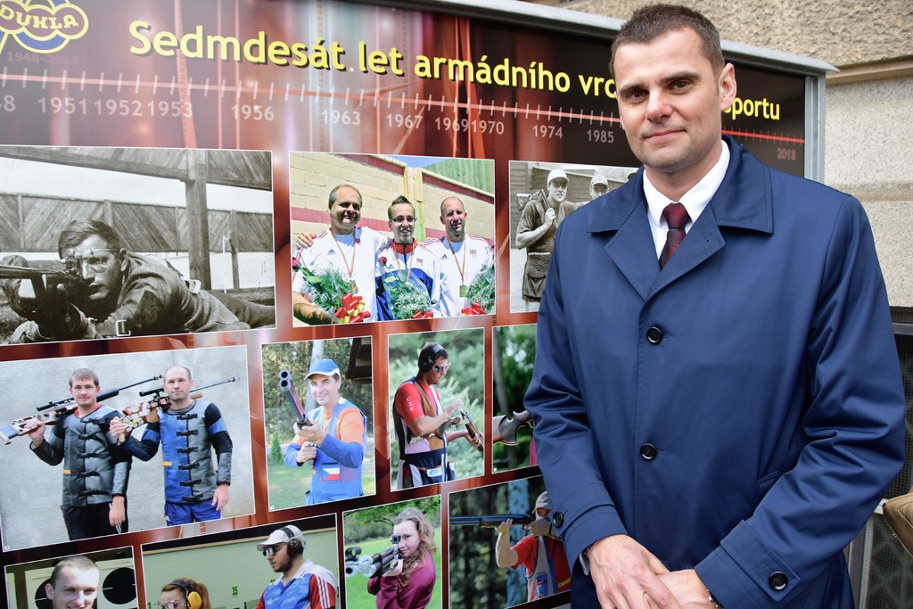 Olympijský vítěz ve střelbě trap David Kostelecký