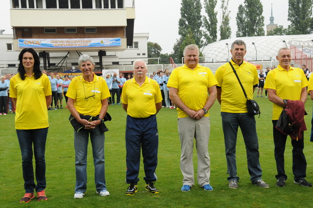 Olympionici Šárka Kašpárková, Petr Bucháček a dukláci Zdeněk Fifka, Jiří Adam, Imrich Bugár, Ladislav Beneš.