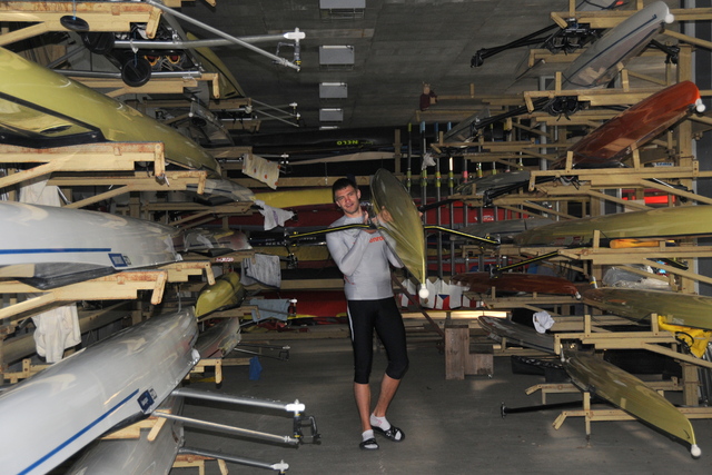 Ondra Synek v loděnici Dukly Praha