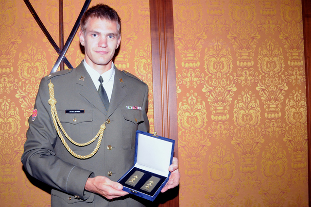 Ondřej Synek byl povýšen do hodnosti nadporučíka