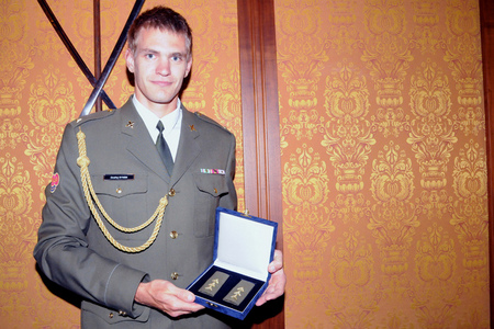 Ondřej Synek byl povýšen do hodnosti nadporučíka