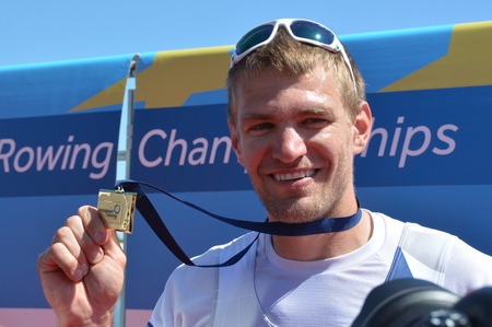 Skifař Synek opět mistrem Evropy, mužská čtyřka lehkých vah má bronz 