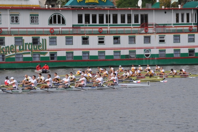 Osmiveslice v cíli hlavního závodu Primátorek.