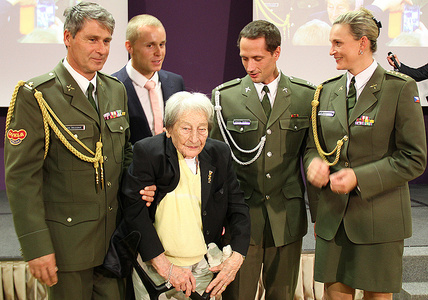 Oštěpaři Dukly pogratulovali Daně Zátopkové k 95. narozeninám