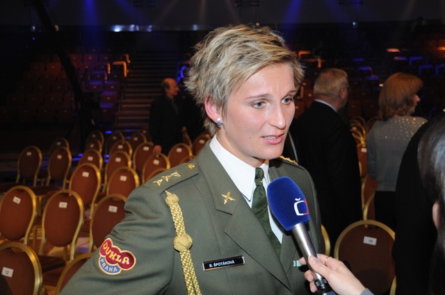 Oštěpařka npor. Barbora Špotáková skončila osmá