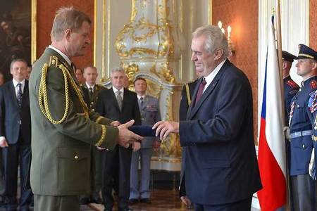 Prezident republiky jmenoval na Pražském hradě nové generály