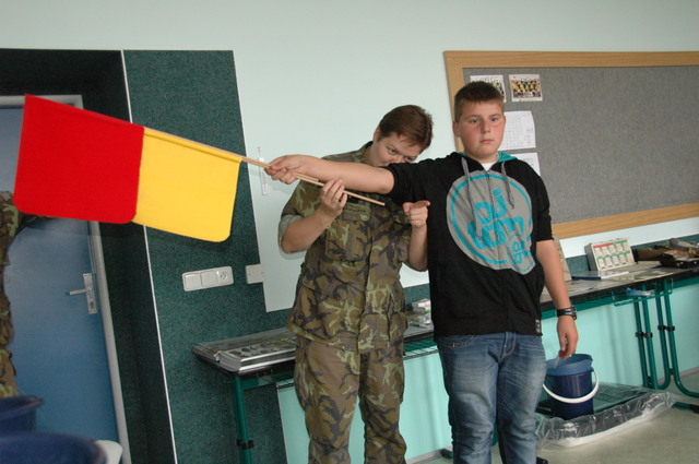 Oznámení chemického poplachu pomocí vlajek