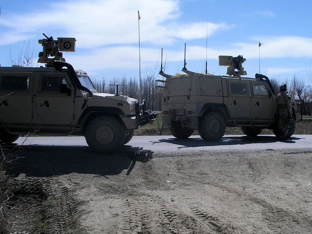 Mezi dalšími typy i LOV IVECO dnes užívají příslušníci PRT místo vozidel HMMWV