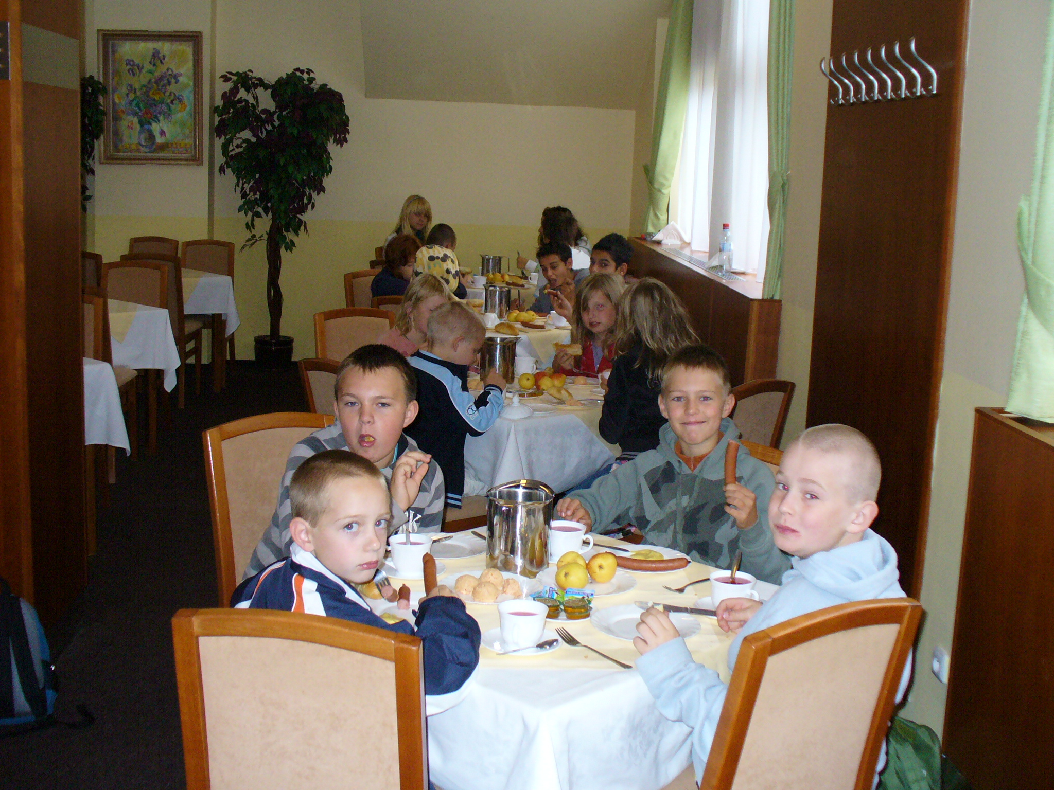Děti snídají