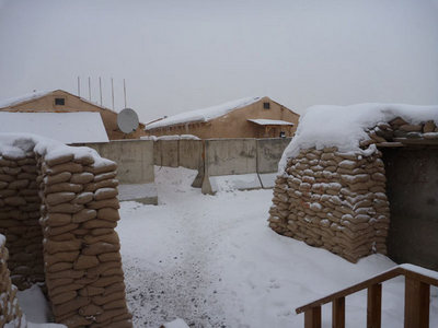 FOB Shank pod sněhem