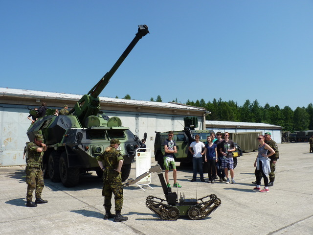 Studenti viděli i pyrotechnického robota