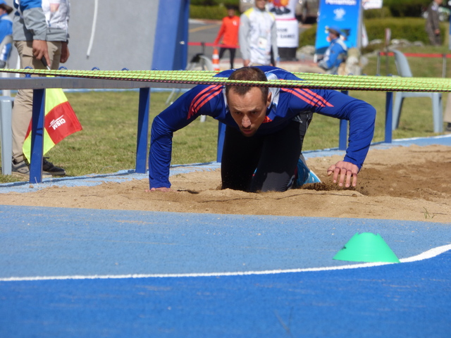 I tady si musel kpt. Michal Škobrtal poradit s překážkou