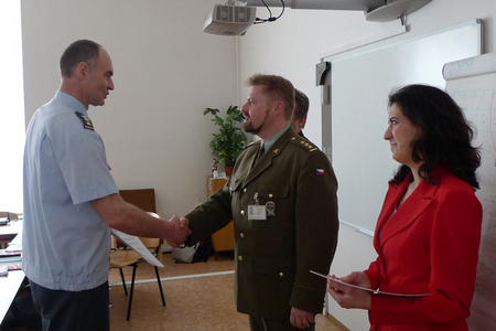 Na Univerzitě obrany skončil další z kurzů řízení lidských zdrojů