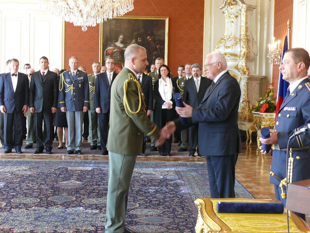 Jmenování generálů: Václav Klaus povyšuje generála Balouna