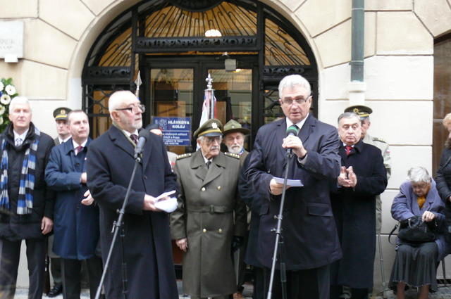 Stávající předseda senátu Milan Štěch během projevu u Hlávkovy koleje v Praze 