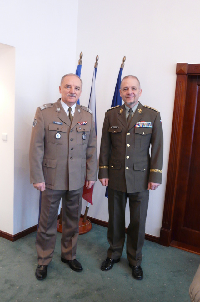 Během jednání hovořil generálporučík Jiří Baloun se svým protějškem brigádním generálem Janem Dziedzicem.