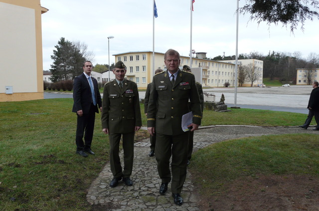 Ředitel Agentury logistiky plukovník gšt. Jaroslav Trakal přivítal náčelníka NGŠ AČR generálporučíka Josefa Bečváře.