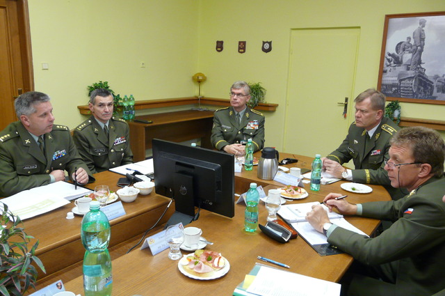 Plukovník Trakal vyzdvihl priority v oblasti logistického zabezpečení v roce 2015 a plánované úkoly v roce 2016